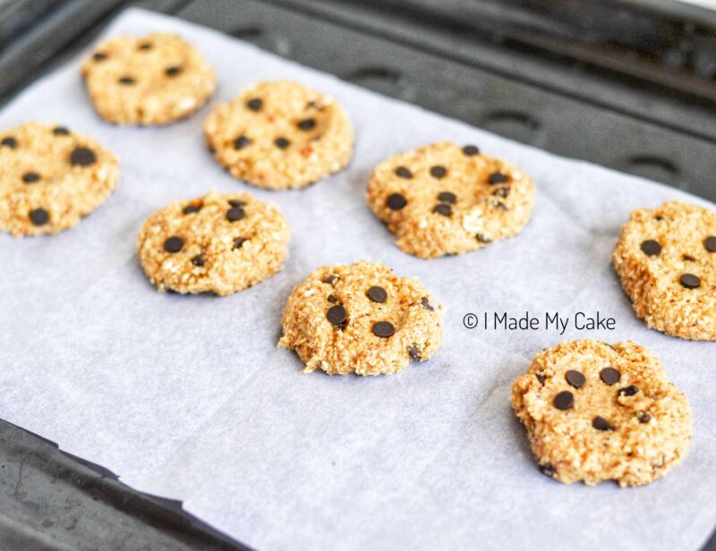 rolled oatmeal cookies before baking