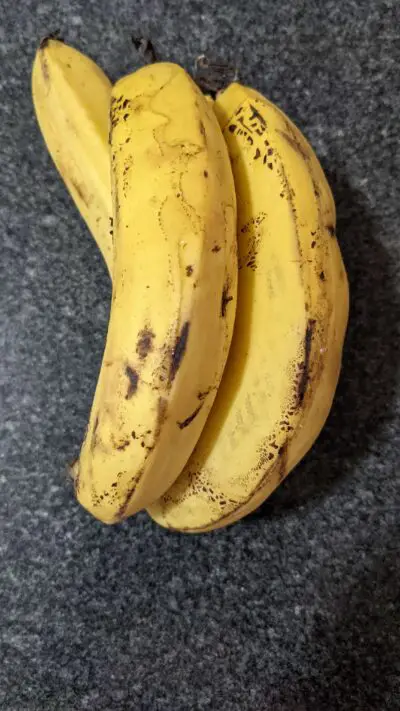 ripe bananas for making banana cake