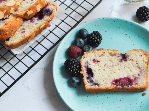 Summer Berry Cake - El Mundo Eats